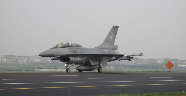 Taiwan air force F-16 fighter jet during Exercise Han Kuang in 2013