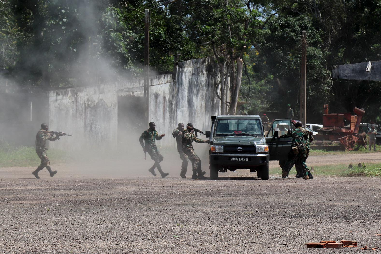 Central African Republic troops give a demonstration