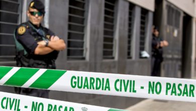 Guardia Civil arrest pro-Catalan independence activists in Spain