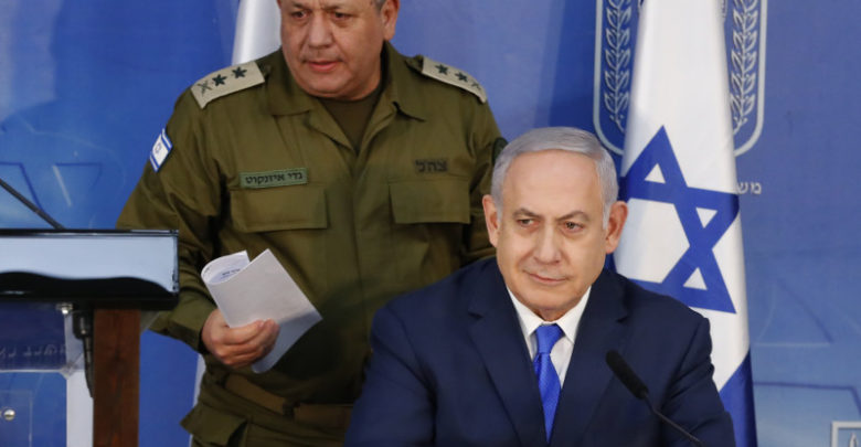 Israeli Prime Minister Benjamin Netanyahu and Israeli Chief of Staff Gadi Eizenkot (L) give a press conference in Tel Aviv, on December 4, 2018.