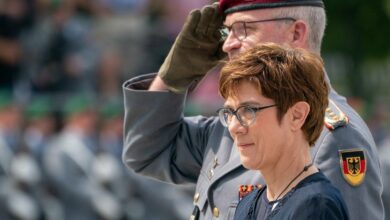 German Defence Minister Annegret Kramp-Karrenbauer and the Inspector General of the German Armed Forces Bundeswehr Eberhard Zorn (left) inspect the guard of honour during a swearing-in ceremony of German Bundeswehr soldiers at the Bendlerblock in Berlin, July 2019.