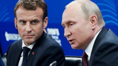 Russian President Vladimir Putin and French President Emmanuel Macron