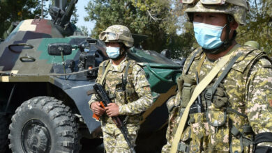 Kyrgyz servicemen at a checkpoint