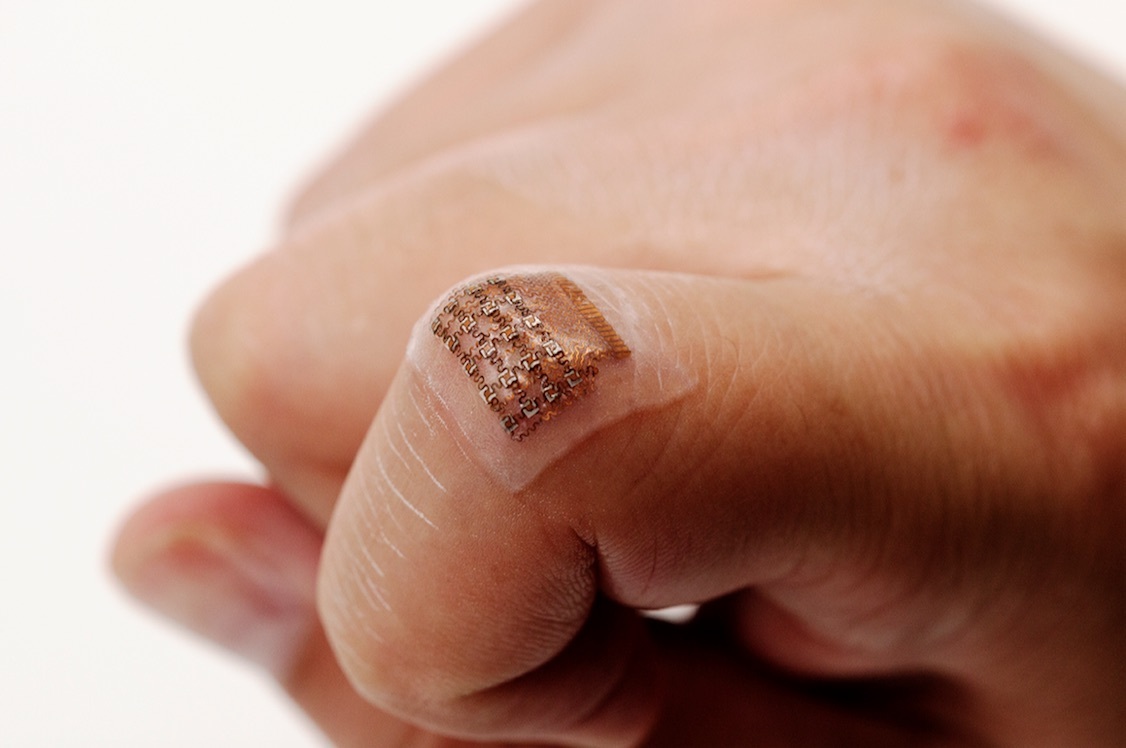 A soft ultrasonic patch that continuously measures blood pressure waveforms.
