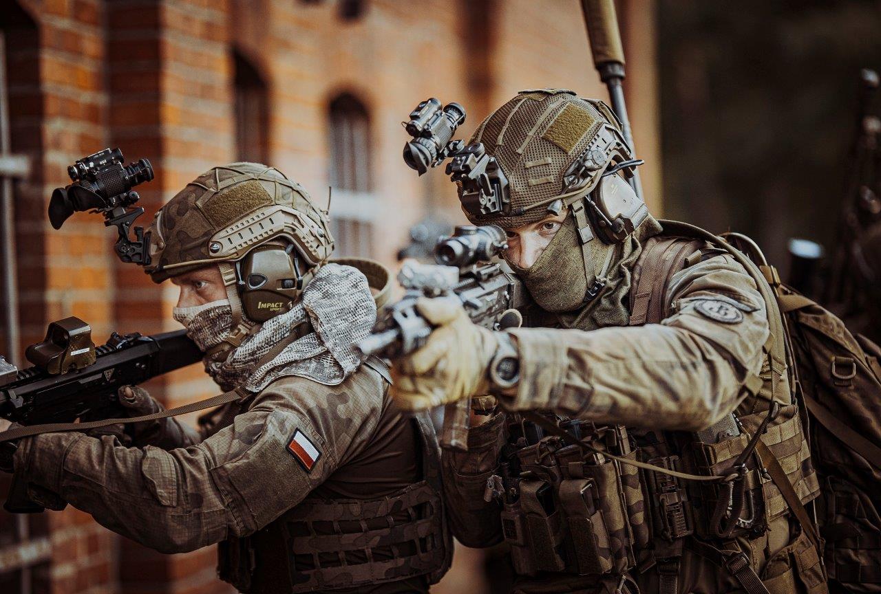 Polish troops carrying Grot carbine rifles.