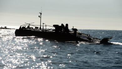Amphibious combat vehicle