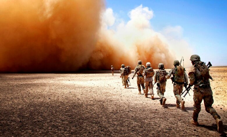 US Marines and Georgian Army soldiers run to the extraction point