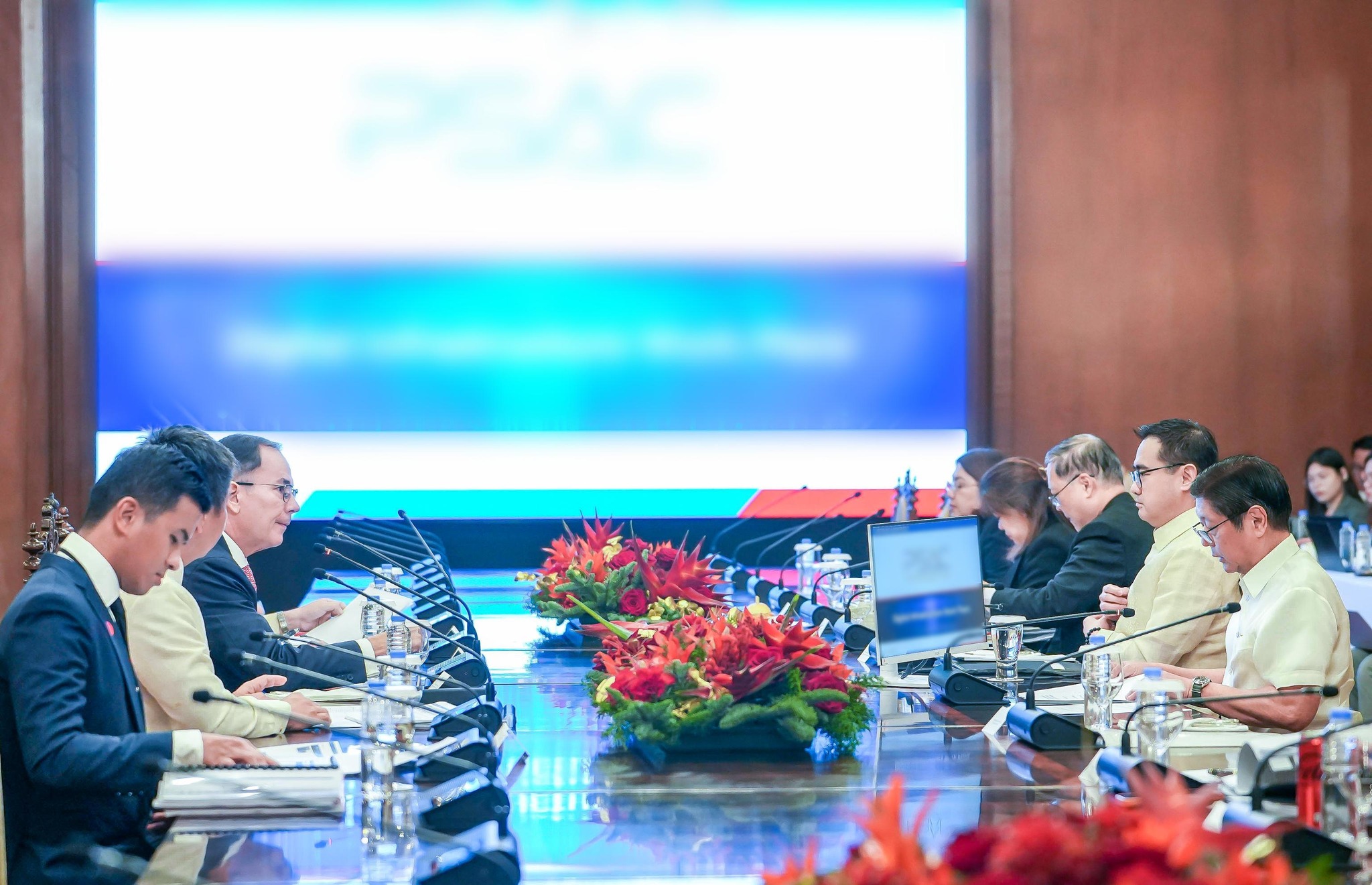 President Ferdinand R. Marcos Jr. convenes a meeting with the Private Sector Advisory Council at the State Dining Room of Malacañan Palace in Manila on Tuesday (Nov. 28, 2023) to discuss digital infrastructure work plans. During the meeting, the PSAC presented several recommendations to address prevailing challenges concerning cybersecurity breaches and strategies to strengthen the national cybersecurity program.