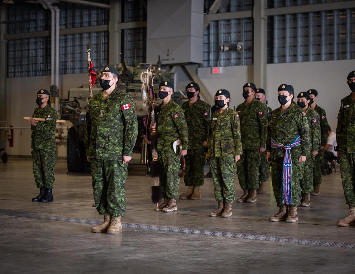 Today, 17 candidates of the Black Bear Program graduated from the 6-week summer training program for Indigenous Yourh which combines Indigenous culture and teachings with military training. Black Bear - 5 CDTC helps participants develop valuable skills such as self-confidence, self-discipline, teamwork, time management, respect and fitness and takes place at 5 Cdn Div Training Centre / Centre d’instruction de la 5 Div CA at Base Gagetown. Congratulations!! For more on Black Bear visit: https://www.canada.ca/en/army/services/black-bear.html Photo: Cpl Labossière **** Aujourd’hui, 17 participants de Black Bear ont gradués du programme d'entraînement d'été des Forces armées canadiennes destiné aux jeunes autochtones, qui associe la culture et les enseignements indigènes à l'entraînement militaire. Black Bear aide les participants à acquérir des compétences précieuses telles que la confiance en soi, l'autodiscipline, le travail d'équipe, la gestion du temps, le respect et la forme physique. Pour plus d’information, visitez: https://www.canada.ca/fr/armee/services/black-bear.html Photo: Cpl Labossière Repost: @5canadiandiv_5divcanada 37 Canadian Brigade Group / 37e Groupe-brigade du Canada Canadian Army Armée canadienne Canadian Armed Forces Forces armées canadiennes Army Reserve Recruiting NL / Recrutement de la Réserve de l’Armée TNL