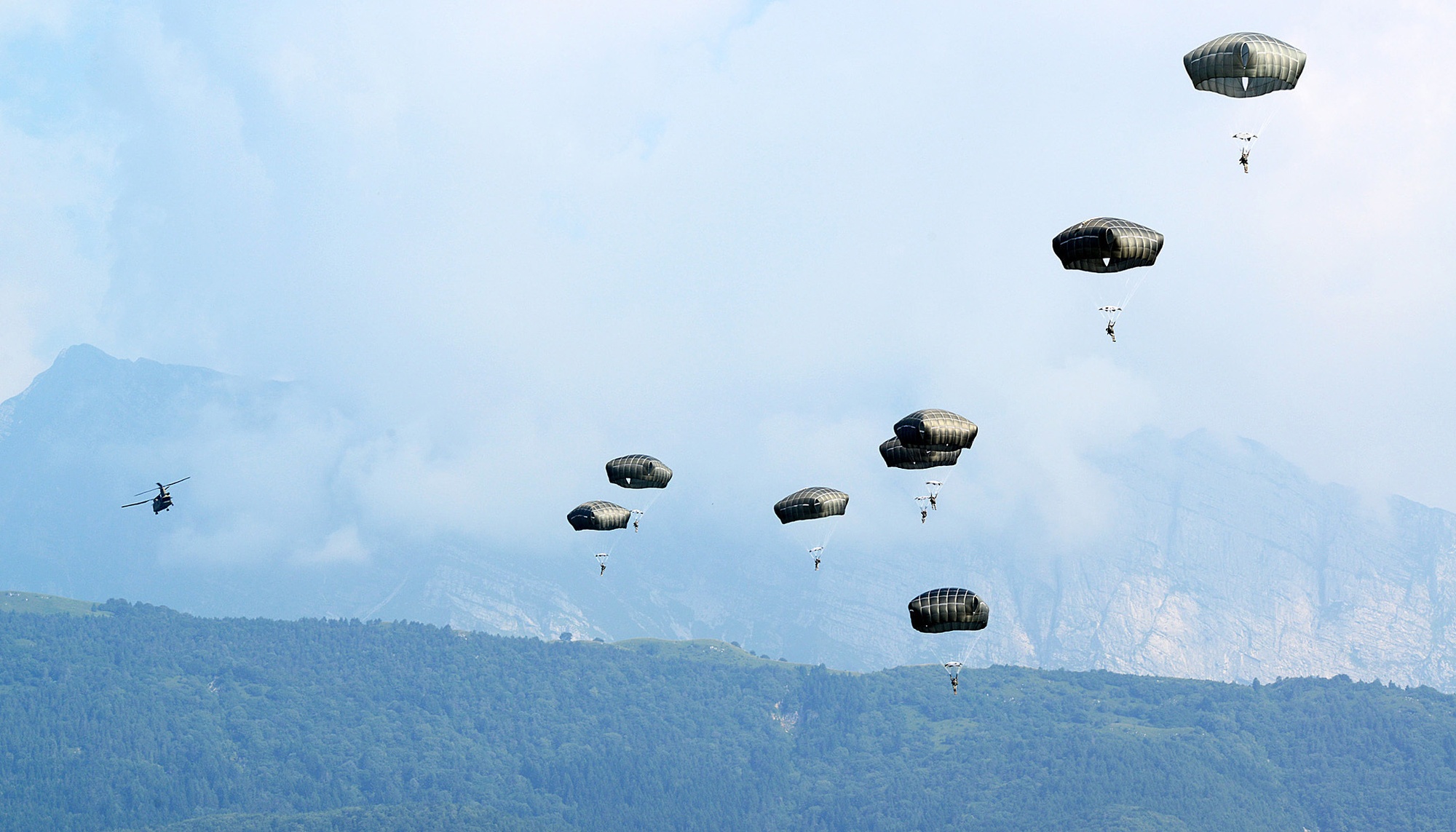 Paratroopers from the 173rd Airborne Brigade Combat Team participated in a joint parachute training jump with CH-47 Chinook aircraft from the 12th Combat Aviation Brigade here July 16. Also participating were Italian army paratroopers from the Folgore Parachute Brigade and paratroopers from the U.S. Air Force's 8th Air Support Operations Squadron in Aviano, Italy, July 16, 2013. (Photo by Barbara Romano)