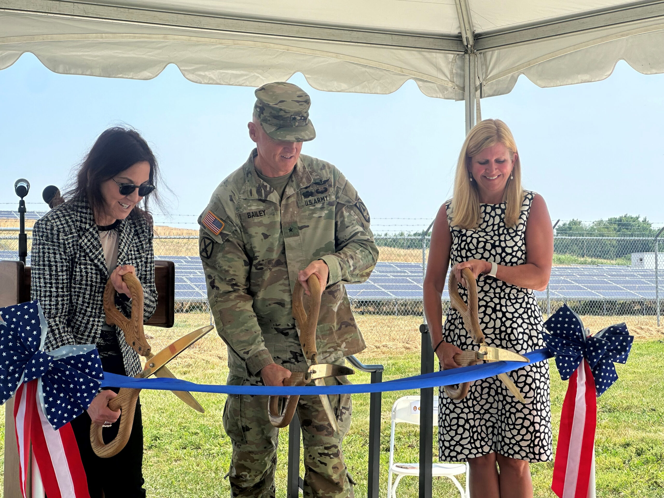 The Honorable Rachel Jacobson, the 17th Assistant Secretary of the U.S. Army for Installations, Energy and Environment (ASA(IE&E)) (left), Brigadier General Edward H. Bailey, Commanding General of the U.S. Army Medical Research and Development Command and Fort Detrick (center) and Nicole Bulgarino, Executive Vice President of Ameresco (right) celebrated the activation of the BESS. (Photo: Business Wire)