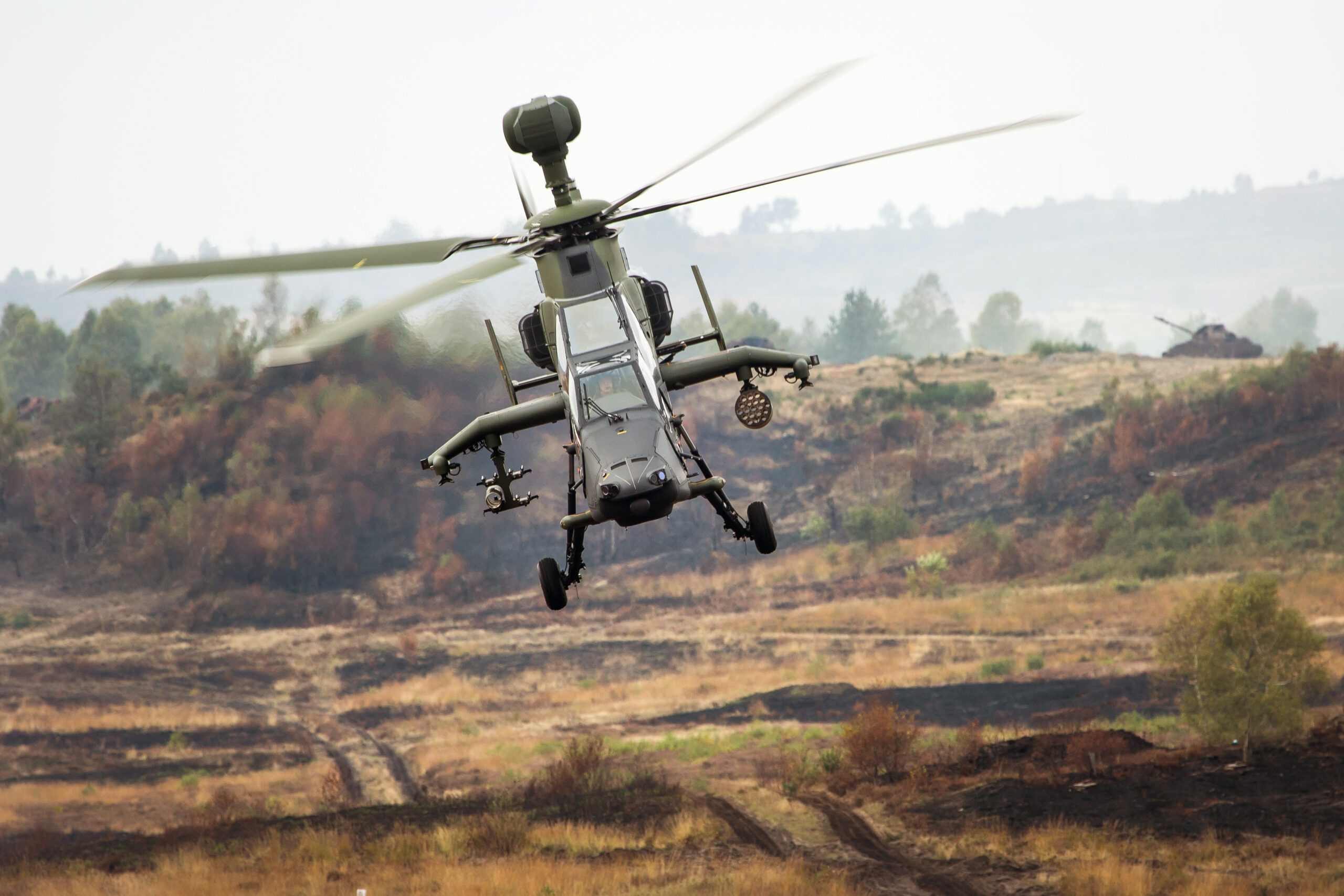 Tiger attack helicopter approaching the "Combat Shooting Operation Combined Forces" station as part of the 2016 Land Operations information training exercise at the Munster/Bergen military training area on October 12, 2016. ©Bundeswehr/Marco Dorow