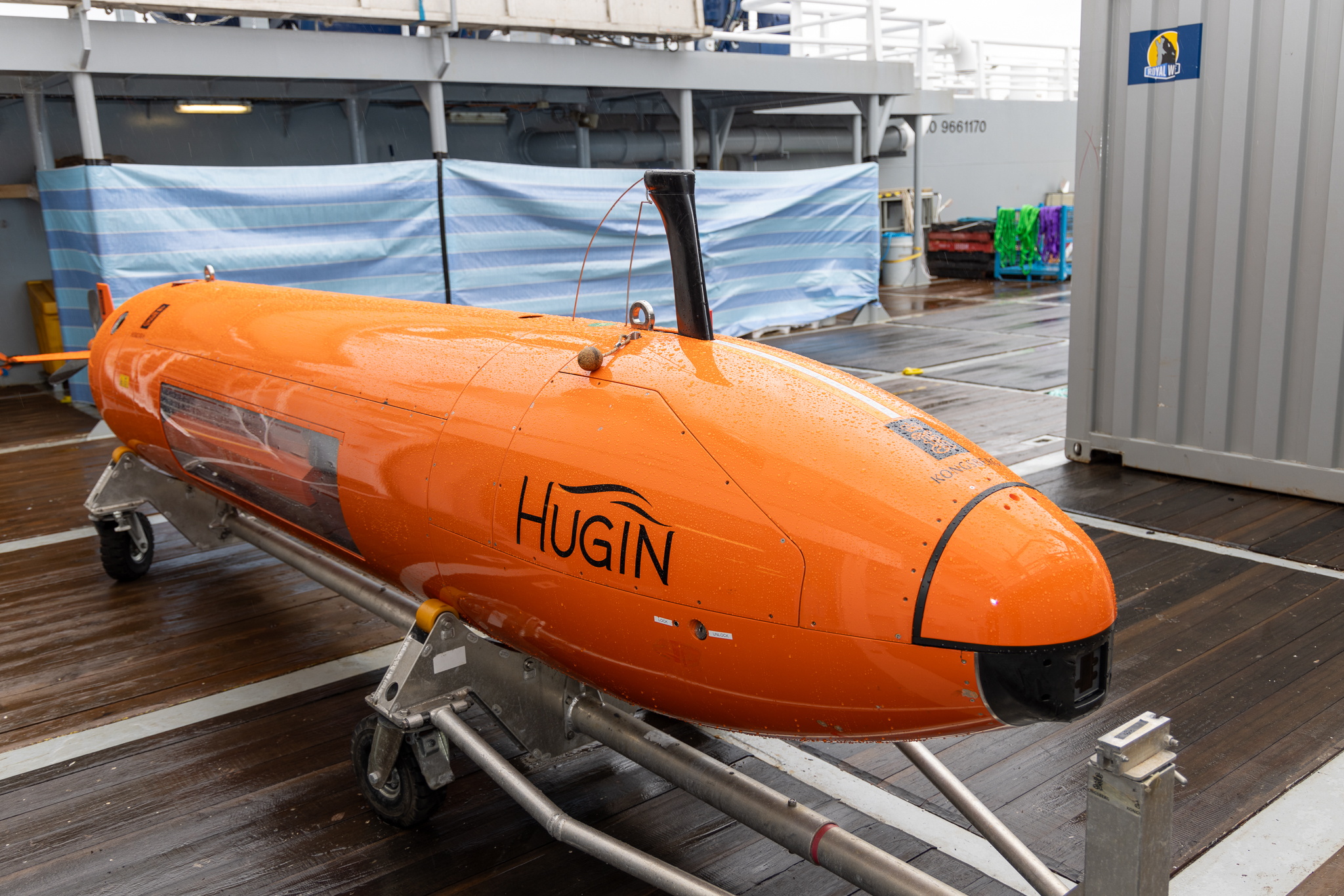 Pictured: Royal Australian Navy HUGIN Superior Autonomous Underwater Vehicle (AUV) displayed on the deck of ADV Guidance.Royal Navy Batch 2 Offshore Patrol Vessel, HMS Tamar has been operating in and around the waters of Sydney, Australia, during recent weeks in support of a trilateral Underwater Seabed Exercise. Australian Defence Vessel, ADV Guidance, an auxiliary undersea support vessel, operated for the Royal Australian Navy by Teekay Shipping Australia, also played host to Australian dive teams and experimental underwater equipment. Whilst alongside in Sydney, TAMAR embarked Royal Navy Divers and personnel from the Hydrography Fleet Support Team along with their US Navy counterparts in preparation for a period of uncrewed underwater vehicle (UUV) trials off the coast of Sydney. On completion of the exercise, both HMS Tamar and ADV Guidance took part in a DV Day where RN, US Navy and Royal Australian Navy (RAN) Divers, along with RN and RAN hydrographers and embedded industry partners displayed and presented equipment to an assembly of Senior Military Officers and Civil Servants from across AUKUS.